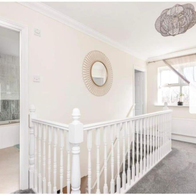 Beautiful Large Property, Sleeps 9 Walking Distance To The Sea , Beaches And Restaurants Fantastic Interior Lyme Regis Extérieur photo
