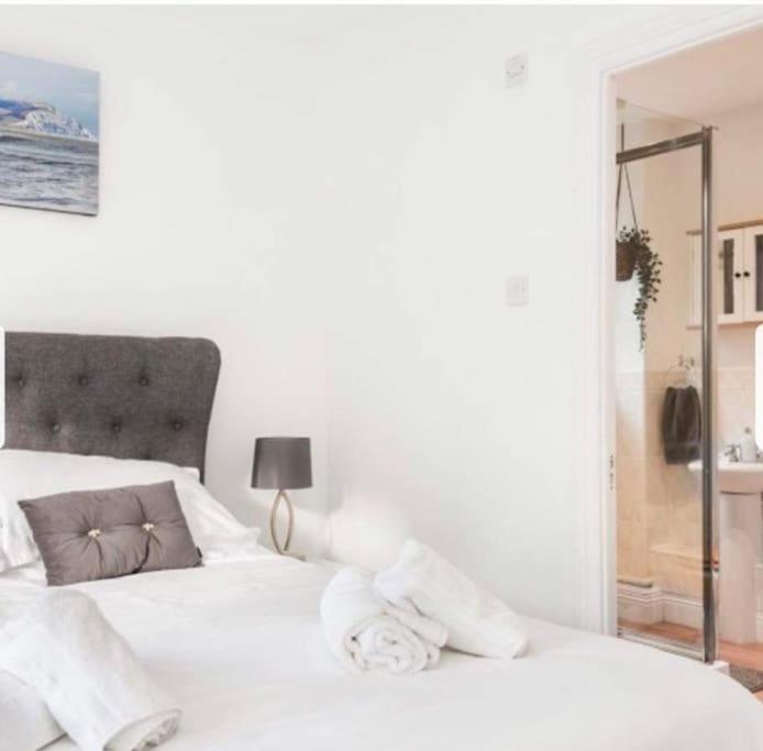 Beautiful Large Property, Sleeps 9 Walking Distance To The Sea , Beaches And Restaurants Fantastic Interior Lyme Regis Extérieur photo