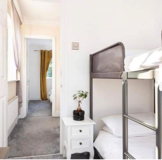 Beautiful Large Property, Sleeps 9 Walking Distance To The Sea , Beaches And Restaurants Fantastic Interior Lyme Regis Extérieur photo